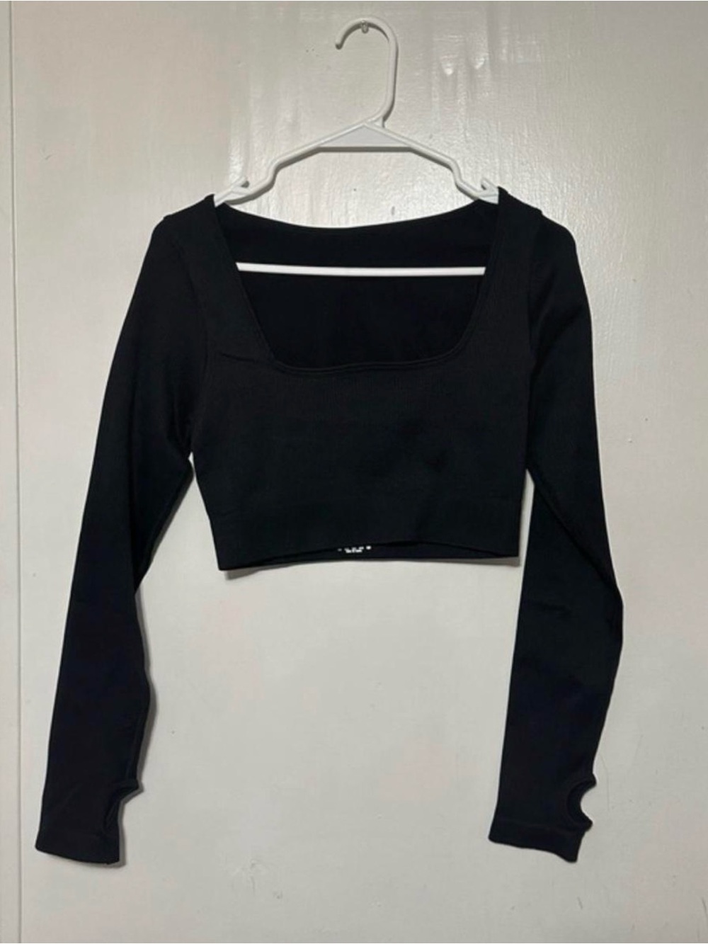 Black Square-Neck Long Sleeve Crop Top - Sleek Everyday Style